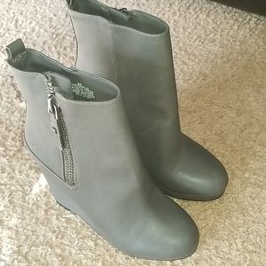 Hartnsol wedges Booties